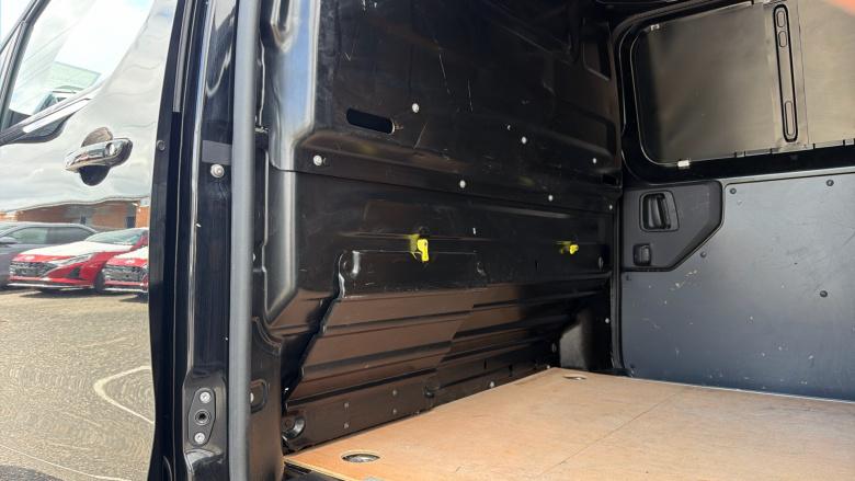 Vauxhall Vivaro L2 Diesel 3100 2.0d 145PS Pro H1 Van